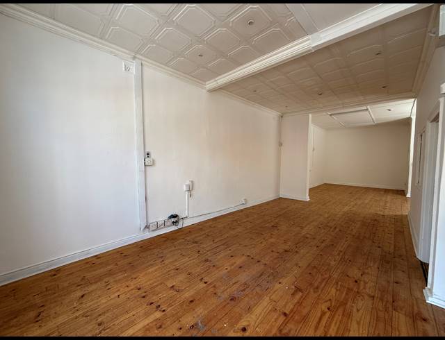 700M² BUILDING FOR SALE IN WOODSTOCK